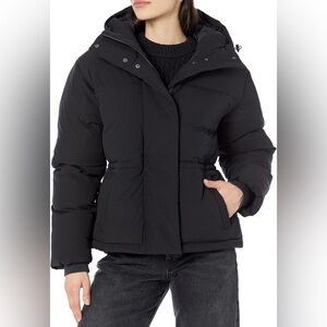 Amazon Essentials Women's Short Waisted Puffer Jacket